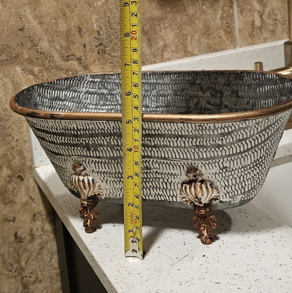 🌟Rustic Copper Miniature Bathtub Home Decor Planter🌟 - Picture 4 of 10